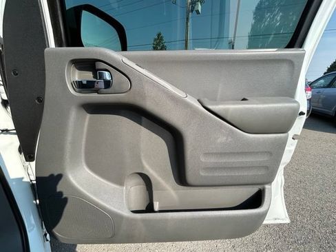 Used 2017 Nissan Frontier SV w/ SV Value Truck Package AWD/4WD image 31
