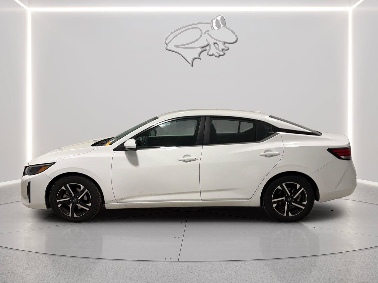 Used 2024 Nissan Sentra SV FWD image 2
