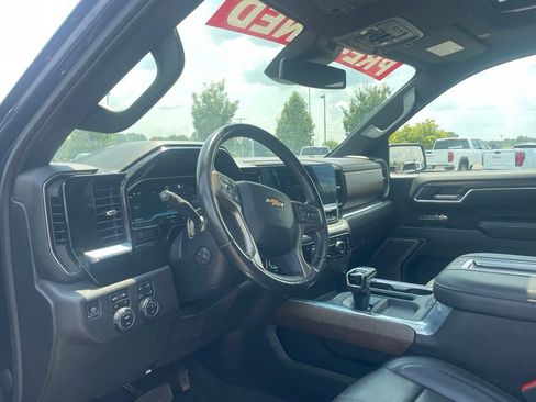 Used 2022 Chevrolet Silverado 1500 High Country w/ High Country Premium Package AWD/4WD image 9
