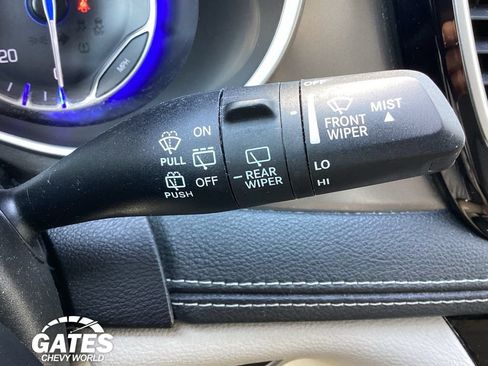 Used 2021 Chrysler Pacifica Touring-L FWD image 28