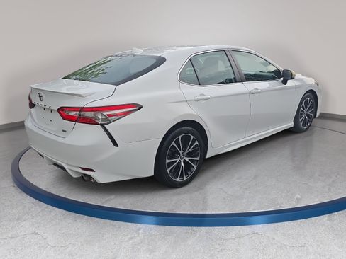 Used 2019 Toyota Camry SE FWD image 5
