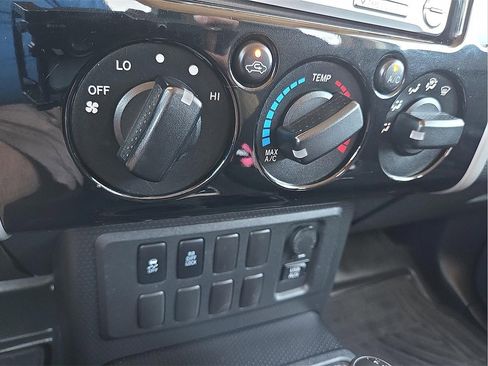 Used 2011 Toyota FJ Cruiser 4WD image 10