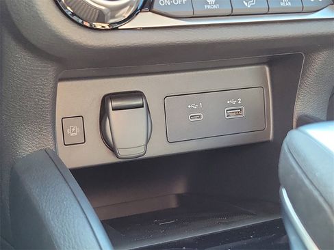 Used 2025 Nissan Versa SR w/ Trunk Package image 29