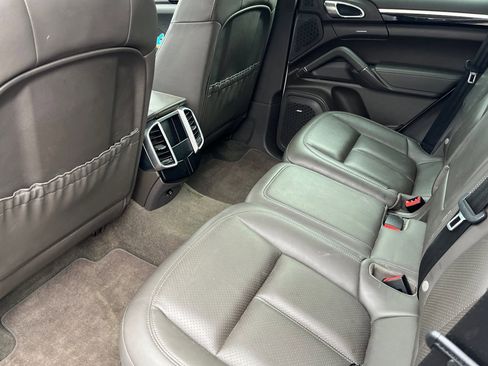 Used 2017 Porsche Cayenne S Platinum image 10