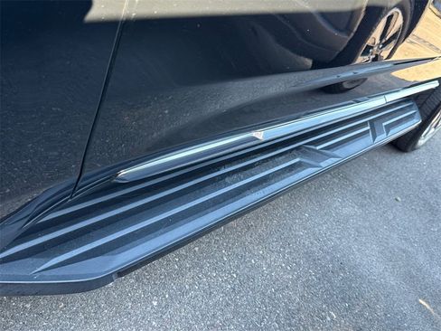 Used 2021 Cadillac Escalade Premium Luxury w/ LPO, Illumination Package image 11