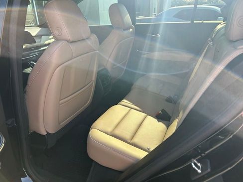 Used 2024 Cadillac XT4 Premium Luxury image 9