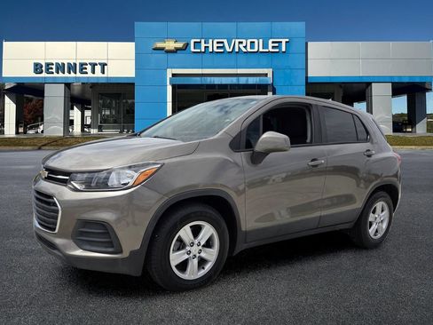 Used 2021 Chevrolet Trax LS w/ Tint and Cruise Package FWD image 3