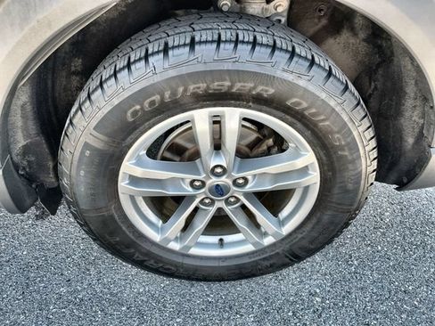 Used 2020 Ford Explorer XLT w/ Equipment Group 202A AWD/4WD image 19