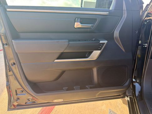 Used 2025 Toyota Sequoia Platinum AWD/4WD image 21
