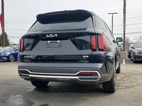 Certified 2023 Kia Sorento EX w/ Panoramic Sunroof Package AWD/4WD image 4
