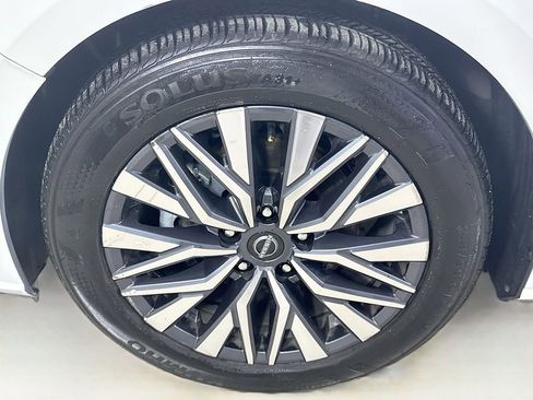 Used 2025 Nissan Altima 2.5 SV FWD image 37