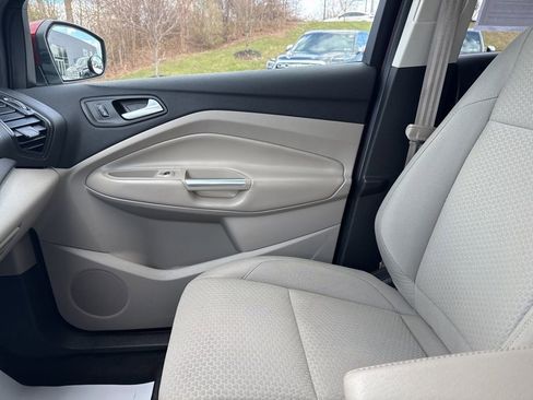 Used 2017 Ford Escape SE w/ Equipment Group 201A image 30