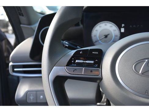 Used 2024 Hyundai Elantra SEL image 18