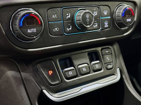 Used 2020 GMC Terrain SLT w/ Preferred Package AWD/4WD image 17