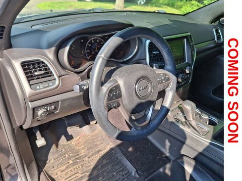Used 2017 Jeep Grand Cherokee Altitude AWD/4WD image 10