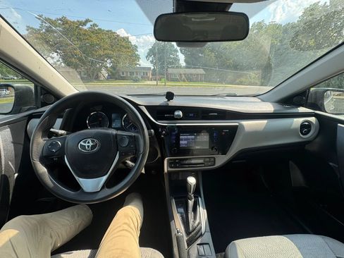 Used 2017 Toyota Corolla LE FWD image 23