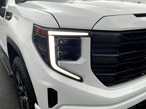 Used 2023 GMC Sierra 1500 Elevation image 30