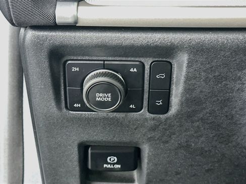 Used 2025 Ford Expedition Active AWD/4WD image 17