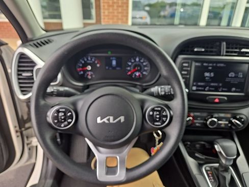 Used 2022 Kia Soul LX w/ Technology Package FWD image 8