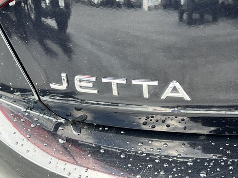 Used 2024 Volkswagen Jetta SE FWD image 9