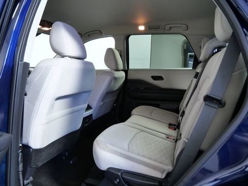 Used 2024 Nissan Pathfinder SV image 14