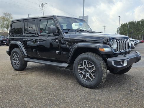 New 2026 Jeep Wrangler Unlimited Sahara AWD/4WD image 3