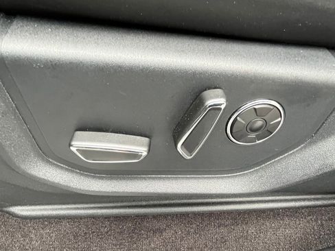 Used 2019 Ford F150 Platinum w/ Equipment Group 701A Luxury AWD/4WD image 20