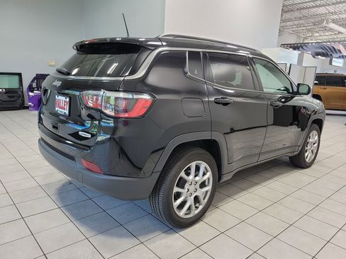 Used 2024 Jeep Compass Latitude AWD/4WD image 11