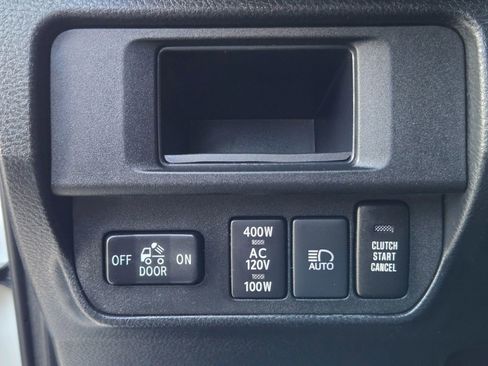 Used 2018 Toyota Tacoma TRD Off-Road image 31