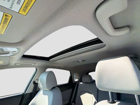 Used 2023 Hyundai Kona Limited FWD image 22