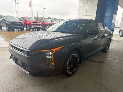 Used 2025 Kia K4 EX FWD image 1