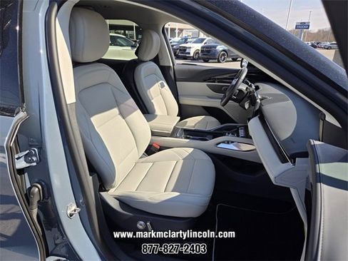 New 2026 Lincoln Nautilus Premier image 12