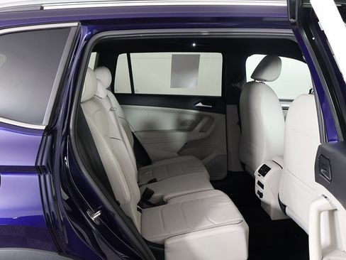 Used 2022 Volkswagen Tiguan SEL R-Line image 30