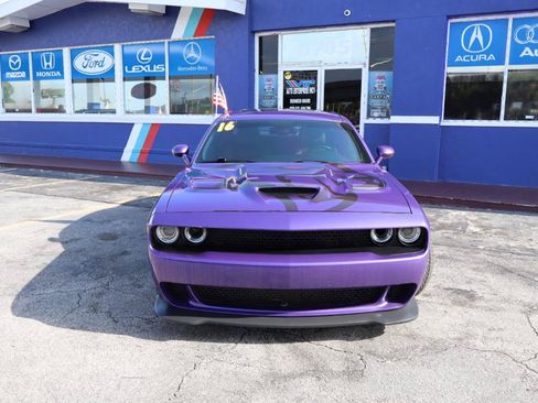 Used 2016 Dodge Challenger SRT Hellcat RWD image 8