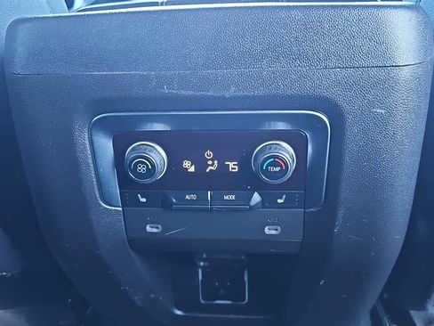 Used 2023 Chevrolet Suburban Premier image 29