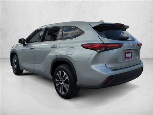 Used 2022 Toyota Highlander XLE FWD image 8