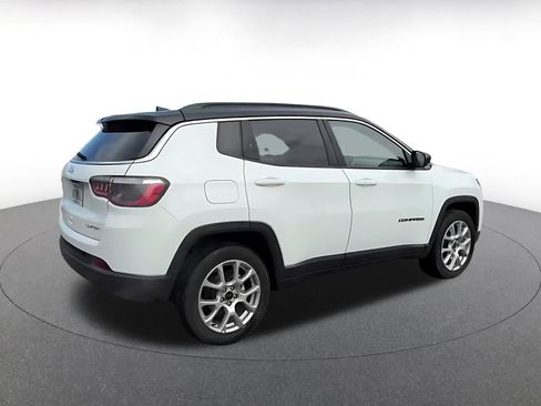 Used 2025 Jeep Compass Limited image 15