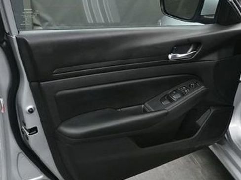Used 2021 Nissan Altima 2.5 S FWD image 9
