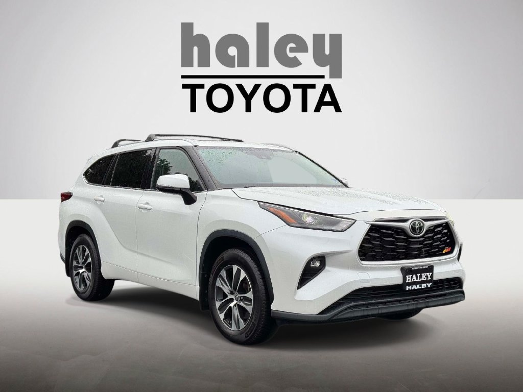 Used 2022 Toyota Highlander XLE AWD/4WD image 1