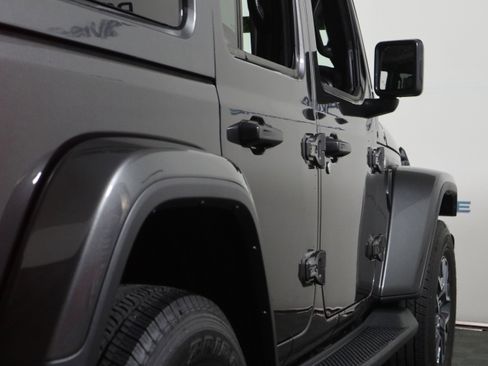 Used 2025 Jeep Wrangler Sahara image 5