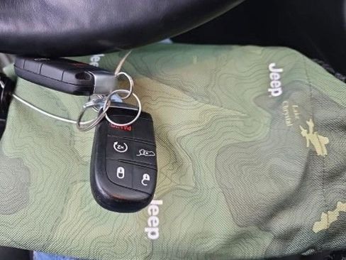 Used 2021 Jeep Grand Cherokee Laredo w/ Security & Convenience Group image 7