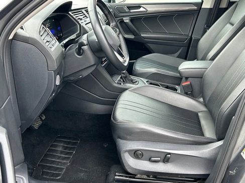 Used 2024 Volkswagen Tiguan SE image 26
