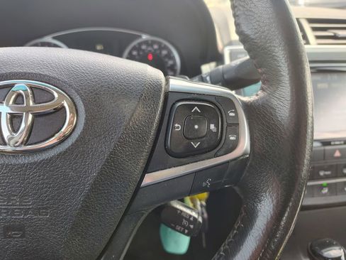 Used 2017 Toyota Camry SE w/ Moonroof Package FWD image 13