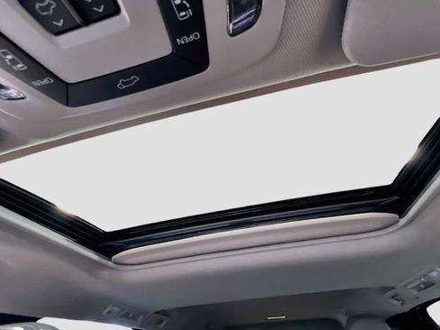 Used 2026 Toyota Sienna XLE FWD image 22