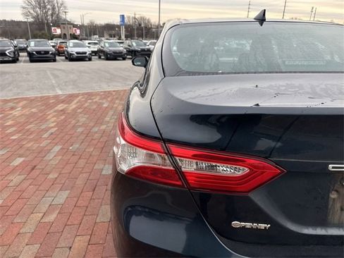 Used 2020 Toyota Camry LE image 10