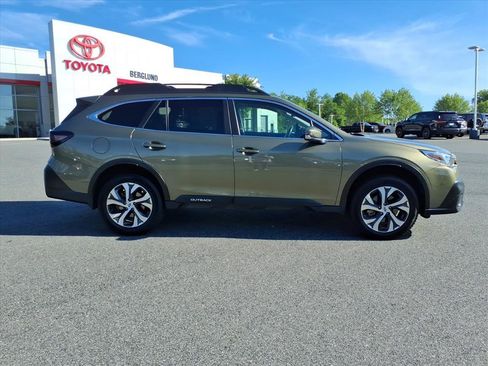 Used 2022 Subaru Outback Limited AWD/4WD image 3