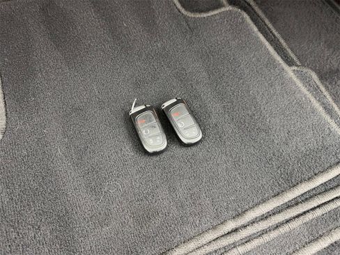 Used 2016 Jeep Cherokee Limited image 82