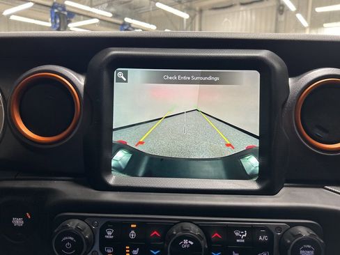 Used 2023 Jeep Gladiator Mojave w/ Cold Weather Group image 15