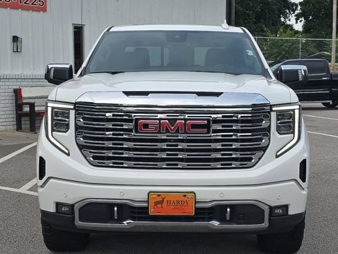 Used 2022 GMC Sierra 1500 Denali w/ Denali Reserve Package AWD/4WD image 8