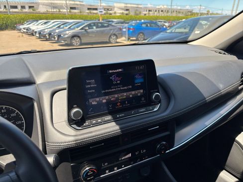 Used 2025 Nissan Rogue SV AWD/4WD image 20